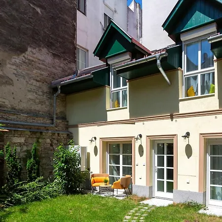 Garden House Near Andrassy 4br Design Gem Apartment *