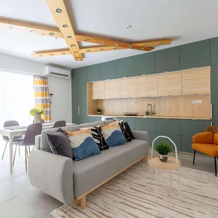 Garden House Near Andrassy 4br Design Gem *
