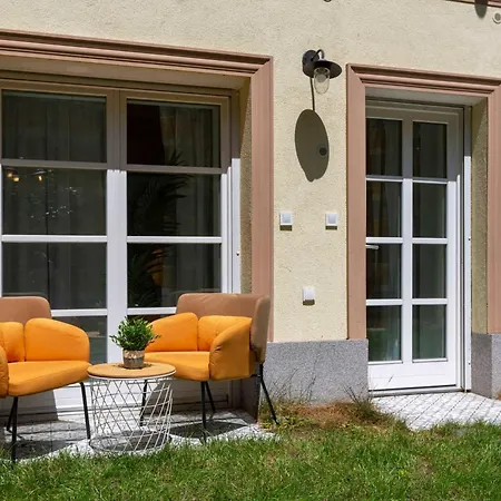 Garden House Near Andrassy 4br Design Gem Apartman