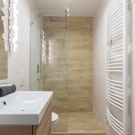 Garden House Near Andrassy 4br Design Gem Apartman *