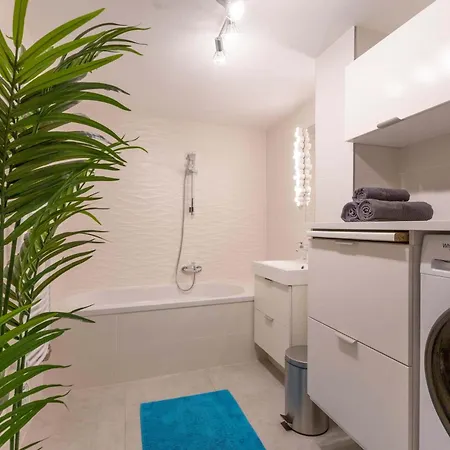 Garden House Near Andrassy 4br Design Gem Apartman