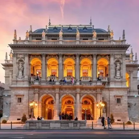 Garden House Near Andrassy 4br Design Gem Apartman *